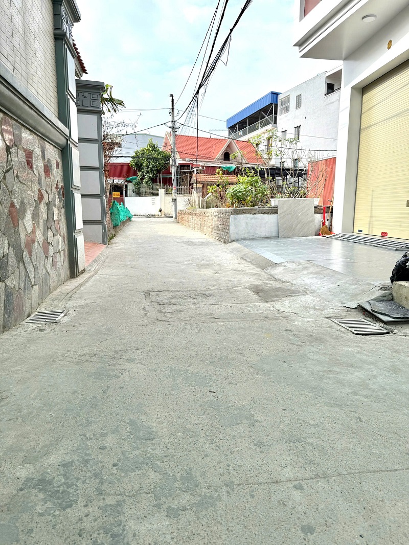 BÁN NHÀ PHỐ ĐỒNG HÒA, KIẾN AN – NHÀ MỚI, SÂN CỔNG RIÊNG, Ô TÔ ĐỖ CỬA